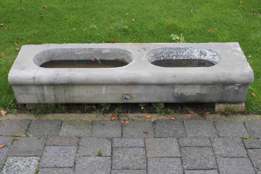 Antieke-Belgisch-hardstenen-trog