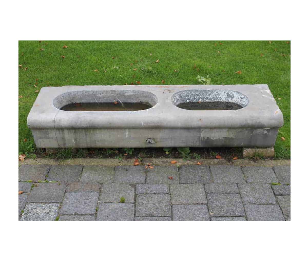Antieke-Belgisch-hardstenen-trog