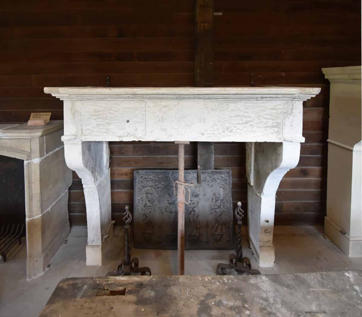 Antieke-zandstenen-ombouwschouw