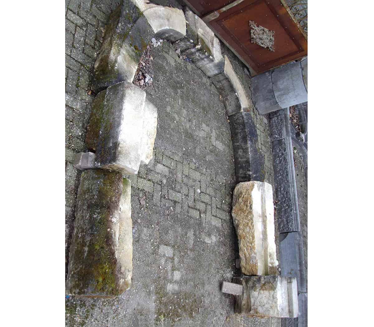 Antieke-zandstenen-portiek