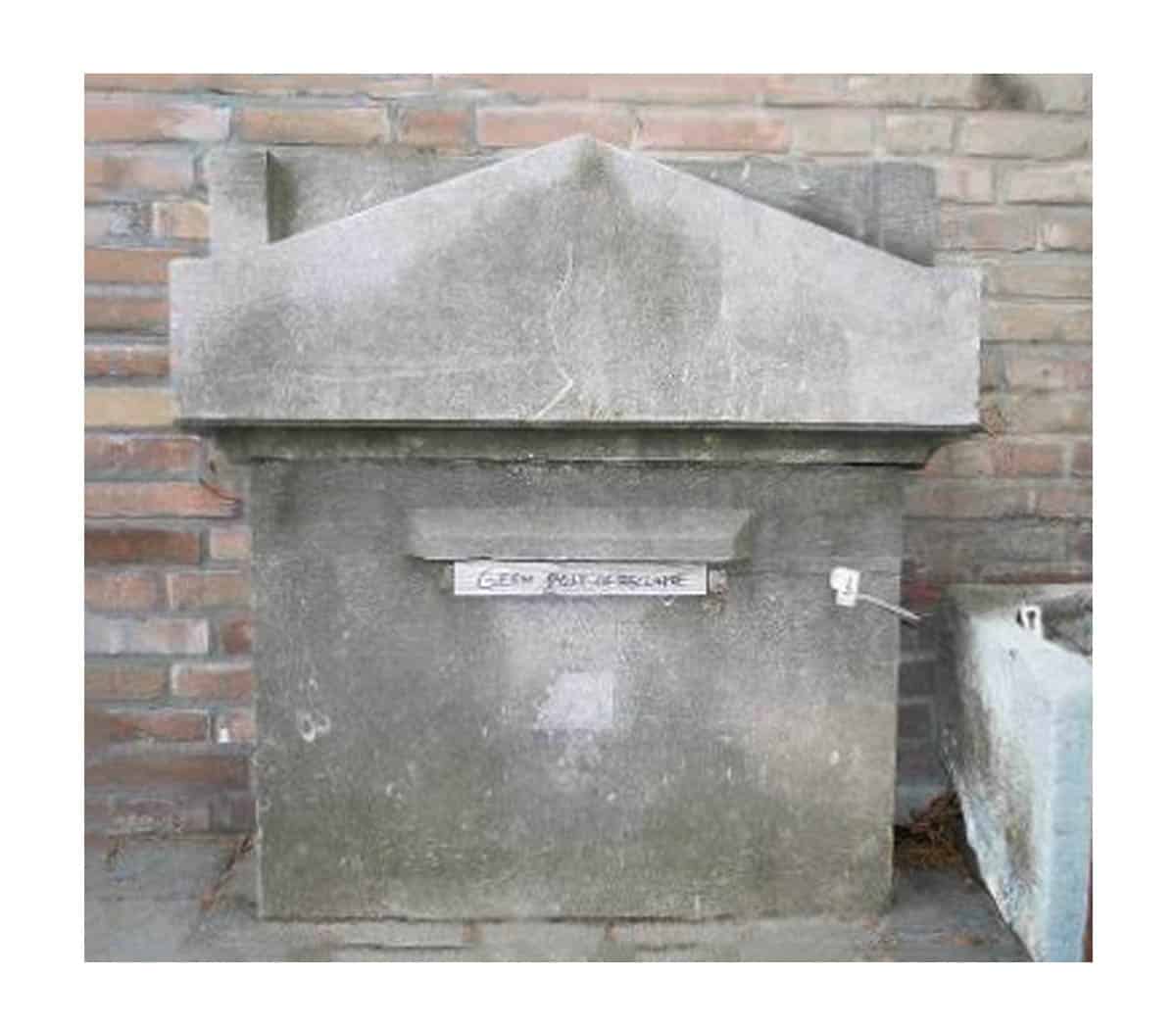 Brievenbus-in-Belgische-hardsteen