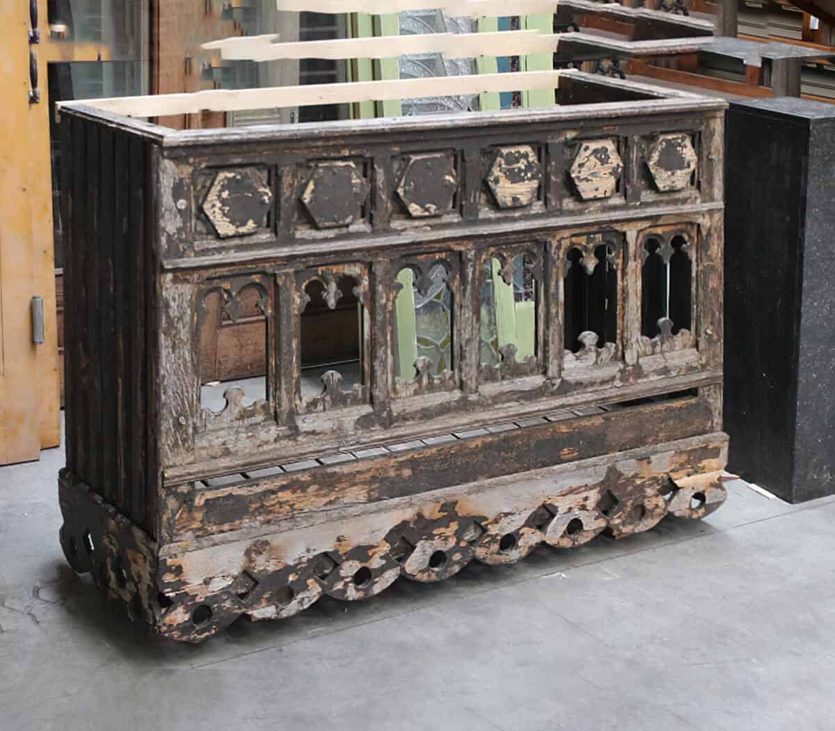 Decoratief-balkon-oud-hout