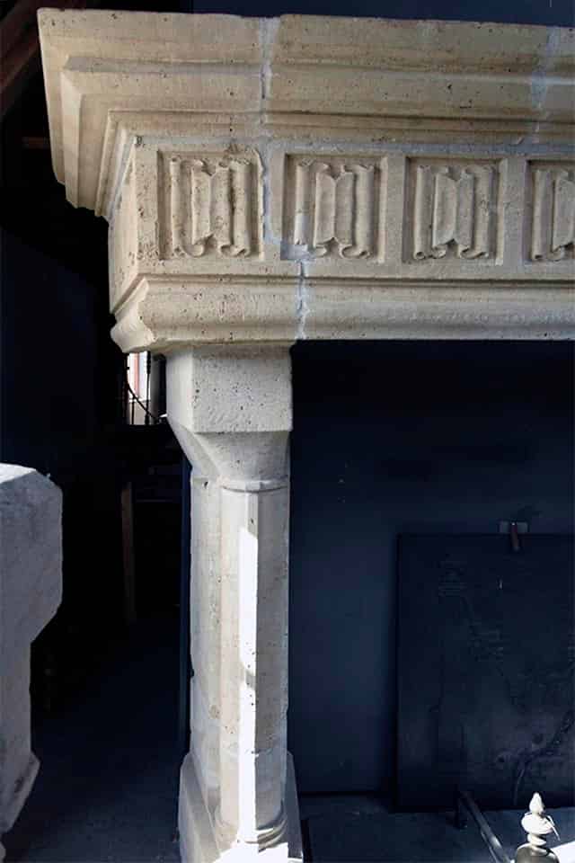 Franse-zandstenen-kasteelschouw