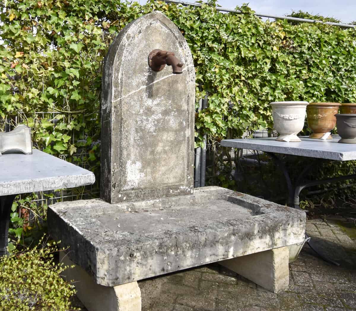 Wandfontein-uit-Franse-steen