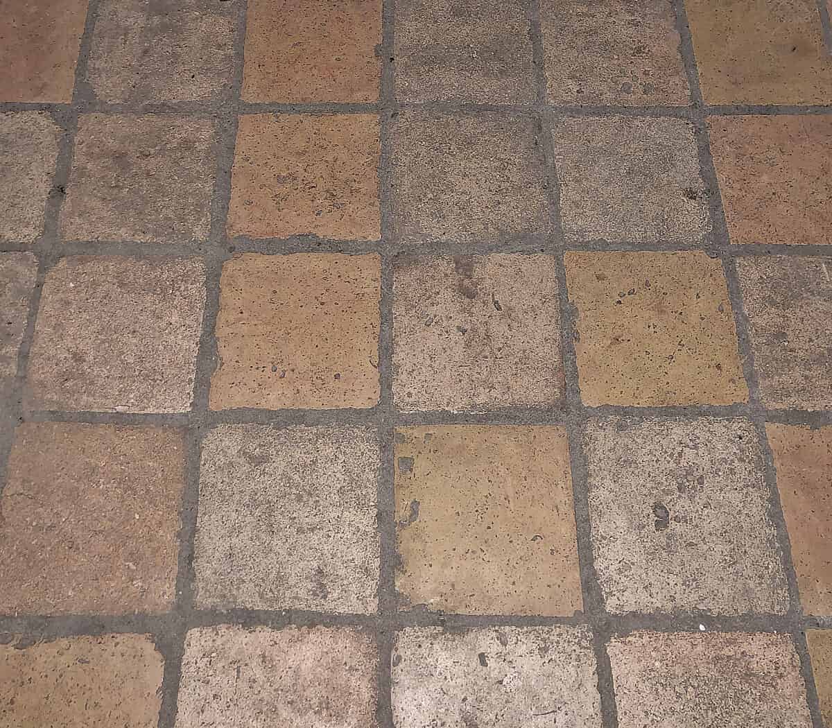 blanche-et-jaune-antieke-estriken-plavuizen