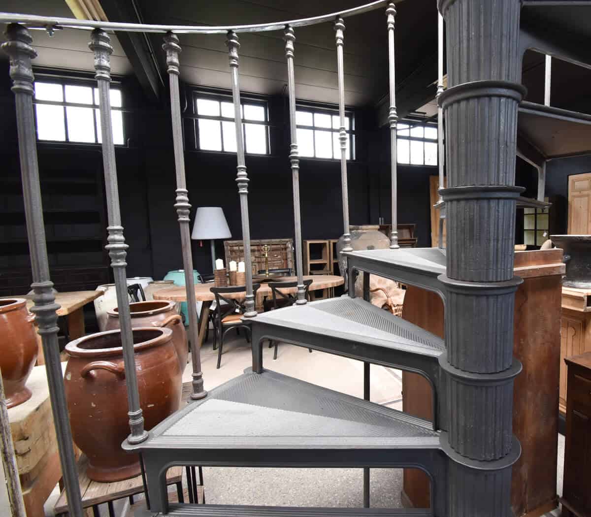 gietijzeren-spiltrap-charleroi