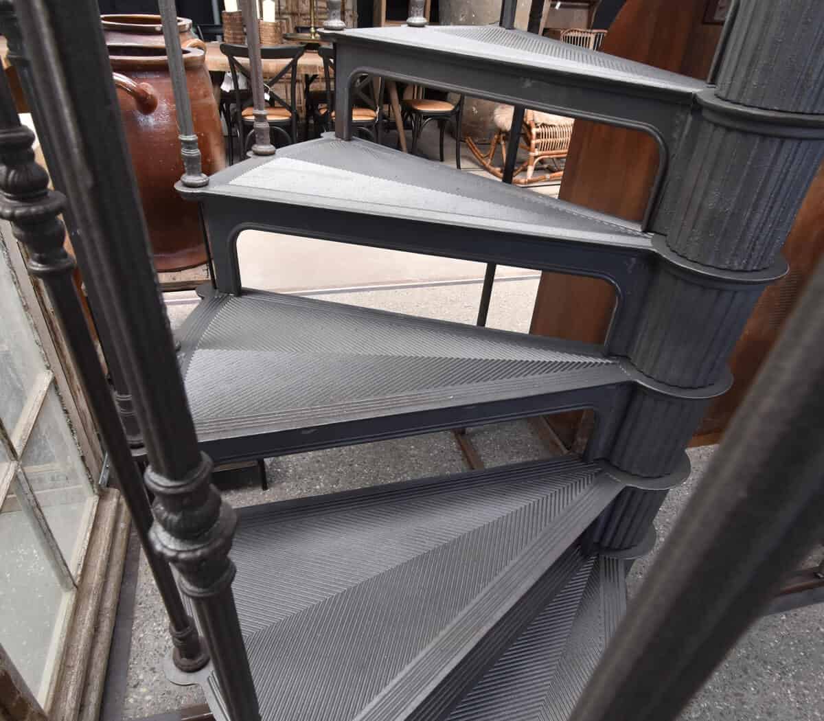 gietijzeren-spiltrap-charleroi