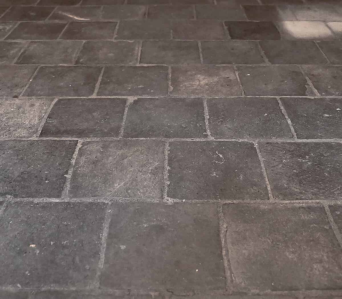 hal-met-antieke-hollandse-blauwe-plavuizen