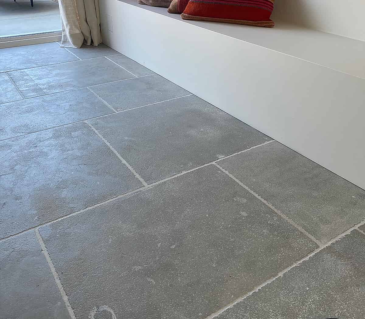 natuurstenen-dallen-verouderd-rustiek-grijs