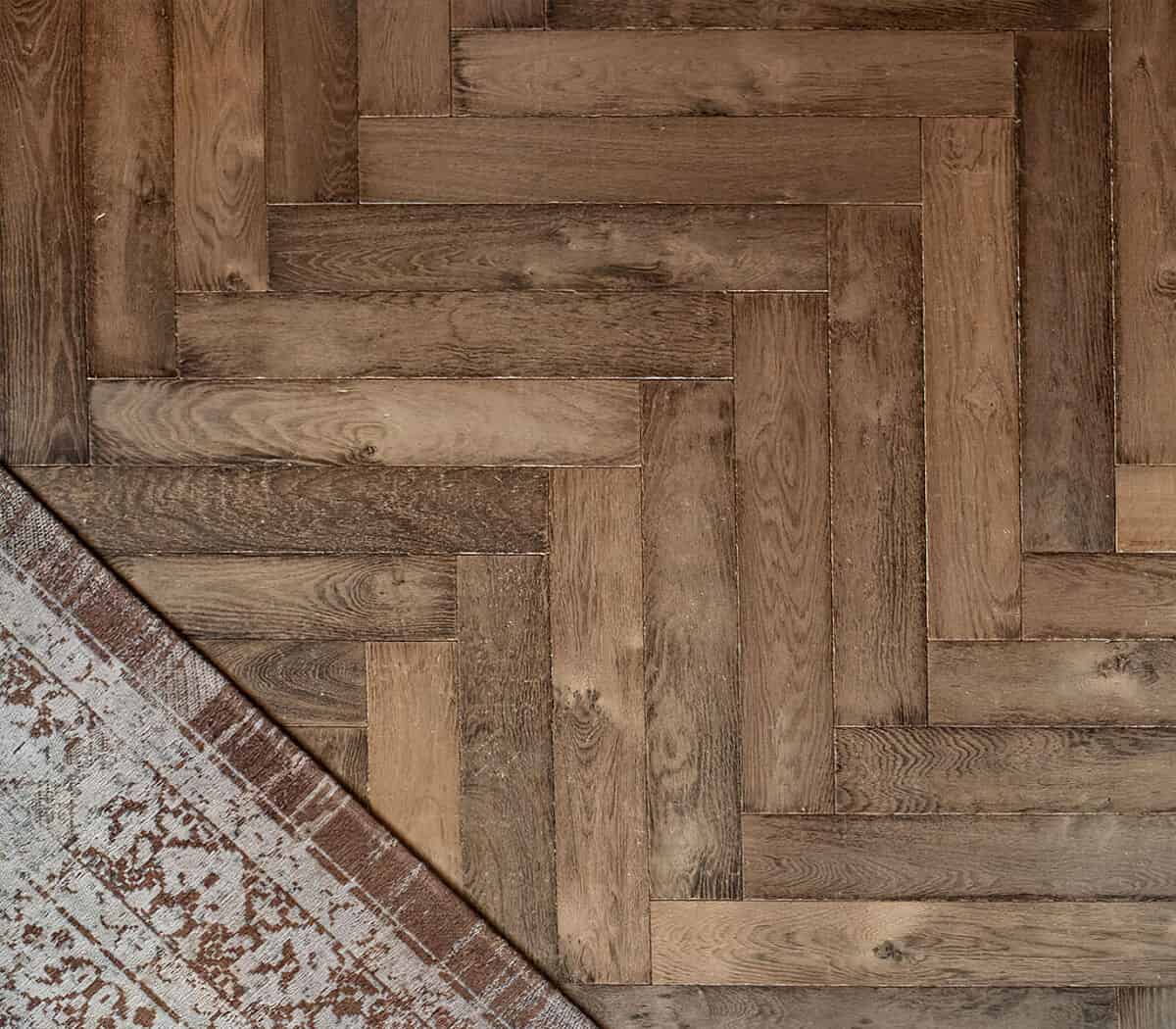 vergrijsd-eiken-visgraat-parket