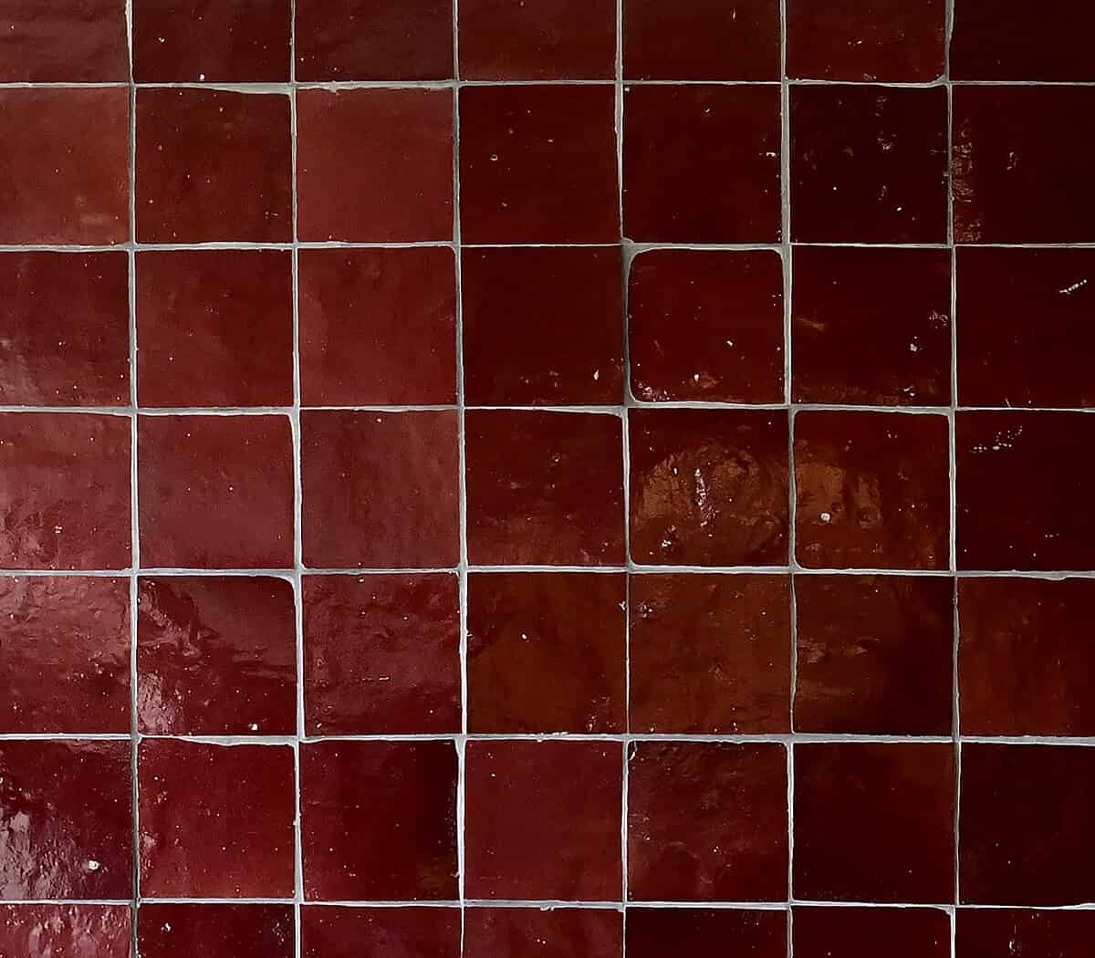 handgevormde-ambachtelijke-rode-zelliges