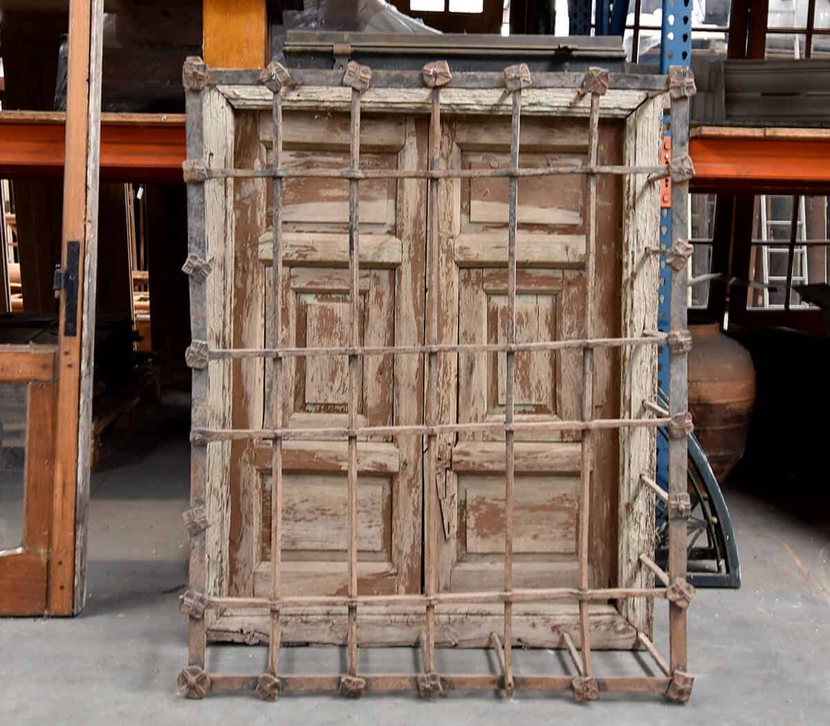 Raamluiken-met-raamijzer