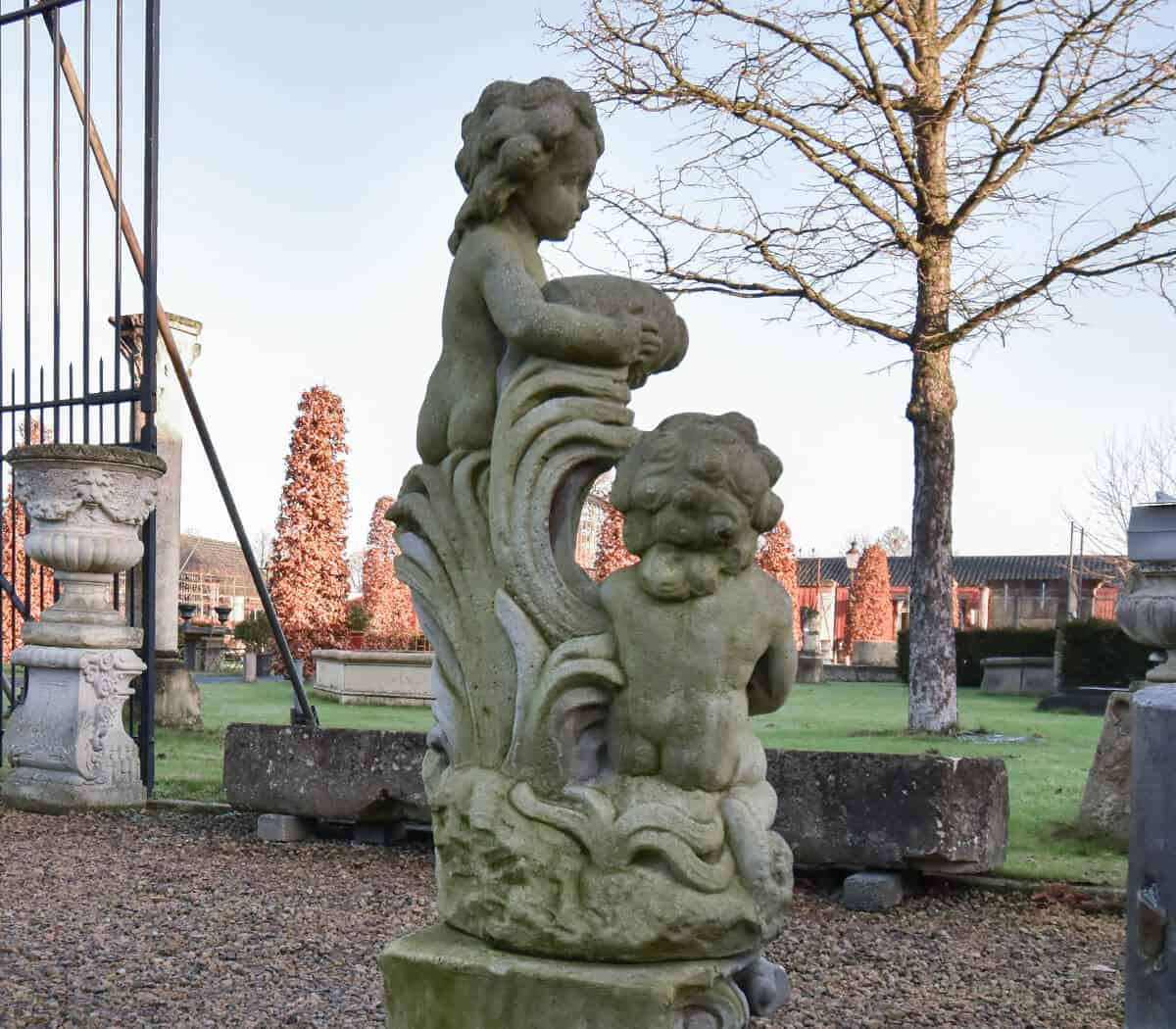 Fontein-sproeier-kinderen-met-kruik