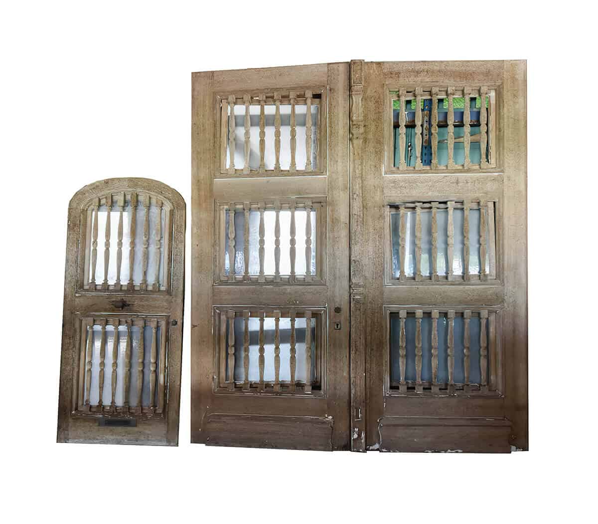 Dubbele-eiken-deuren-met-enkele-deur