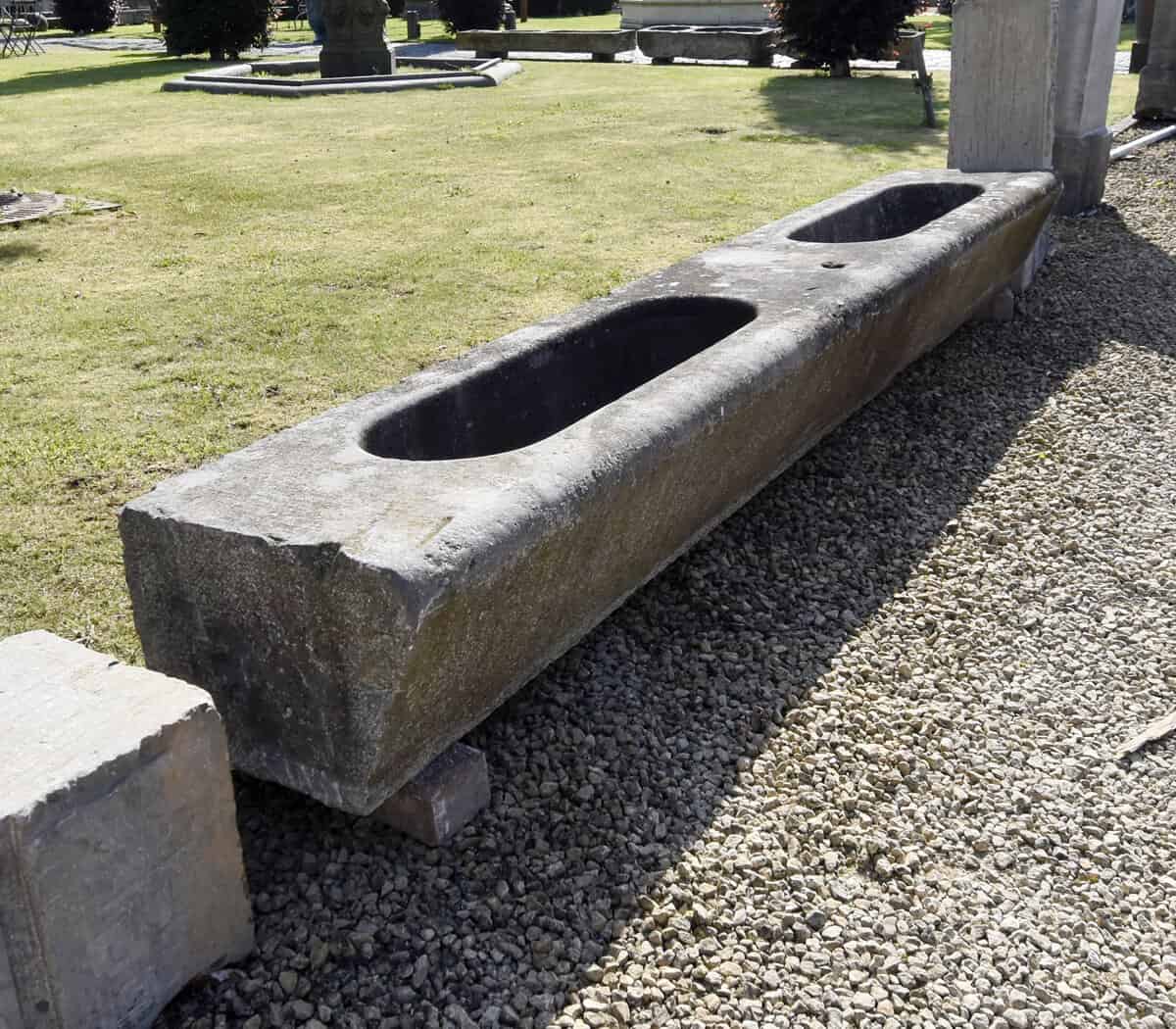antieke-belgisch-hardstenen-trog
