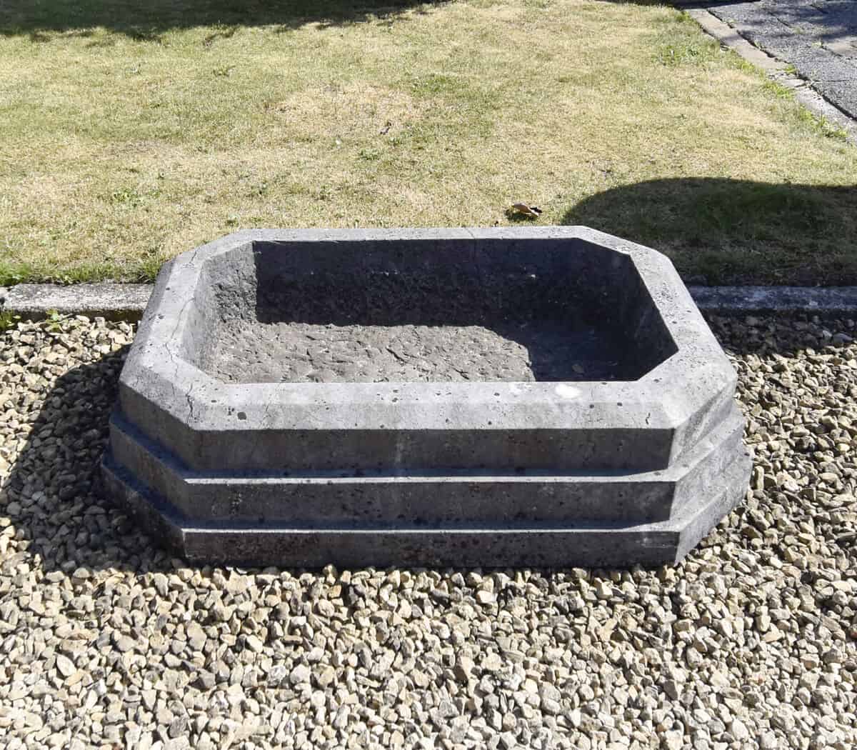 hardstenen-trog