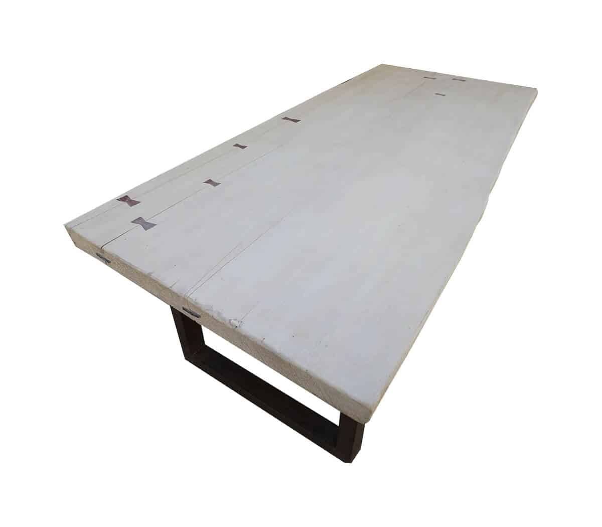 Eettafel-met-ijzeren-onderstel