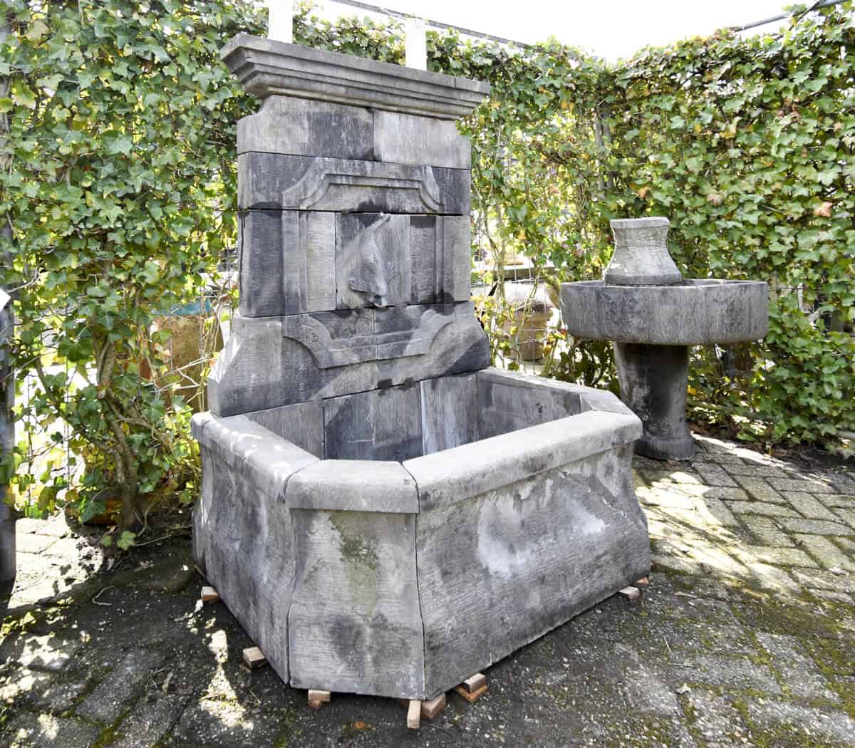 Natuurstenen-wandfontein