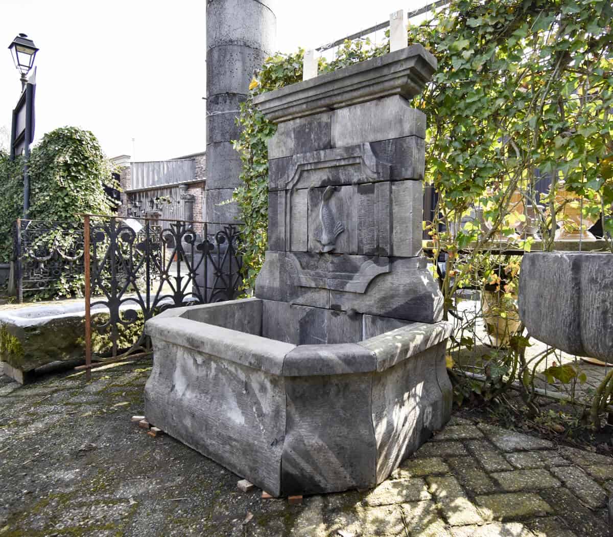 Natuurstenen-wandfontein