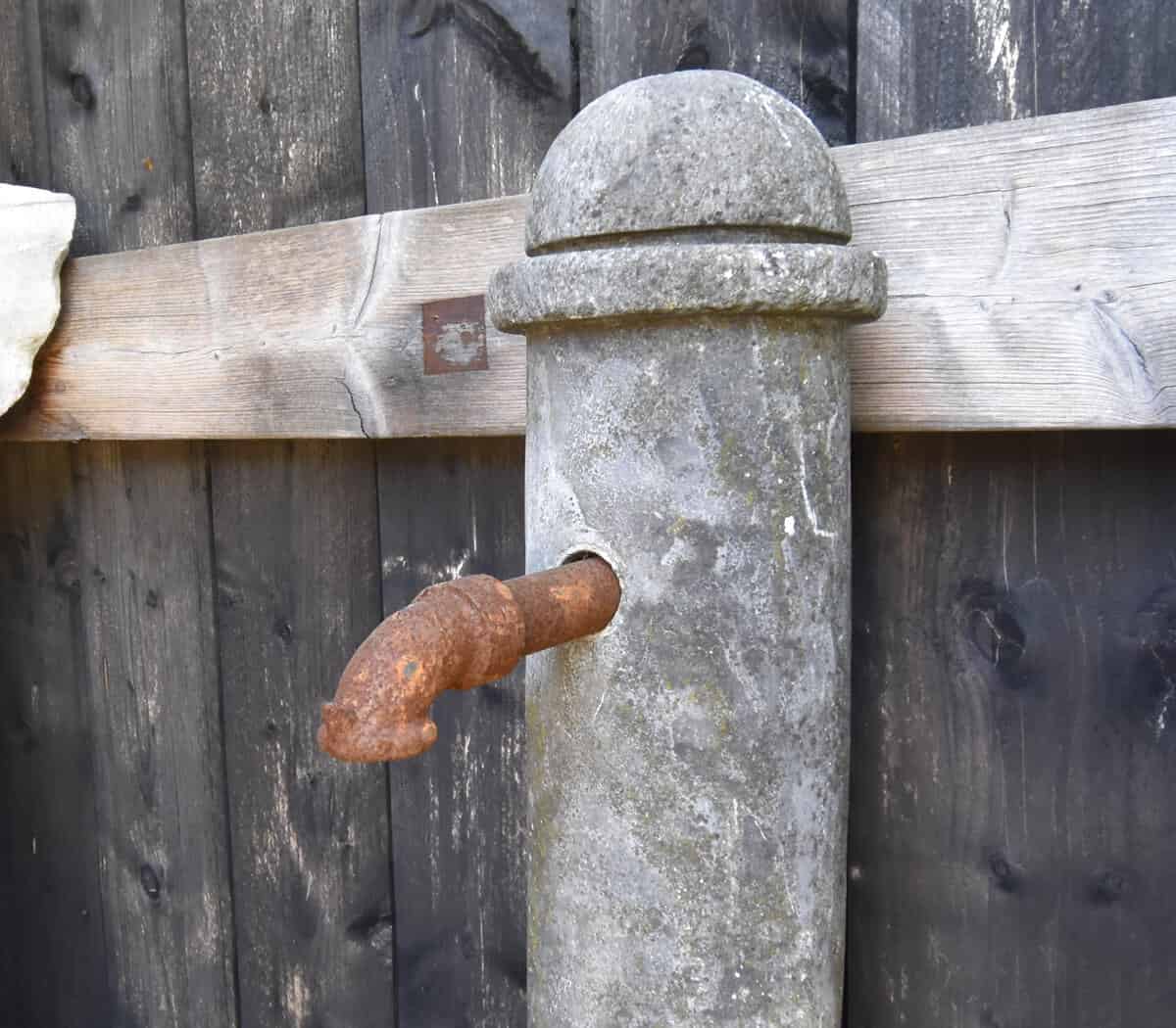 Hardstenen-wandfontein