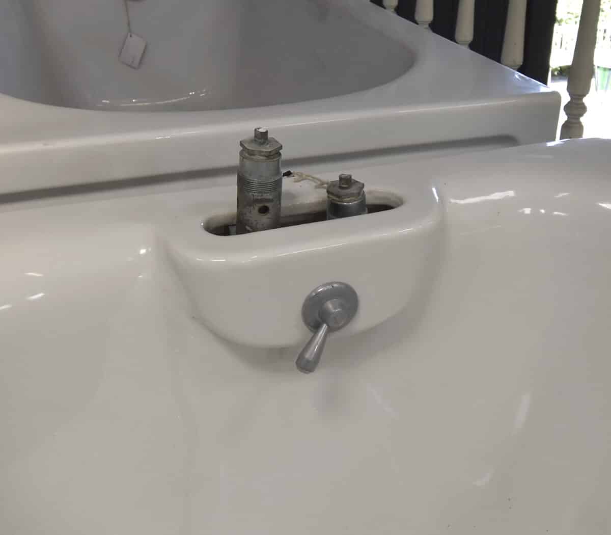 Oud-emaille-vrijstaand-bad