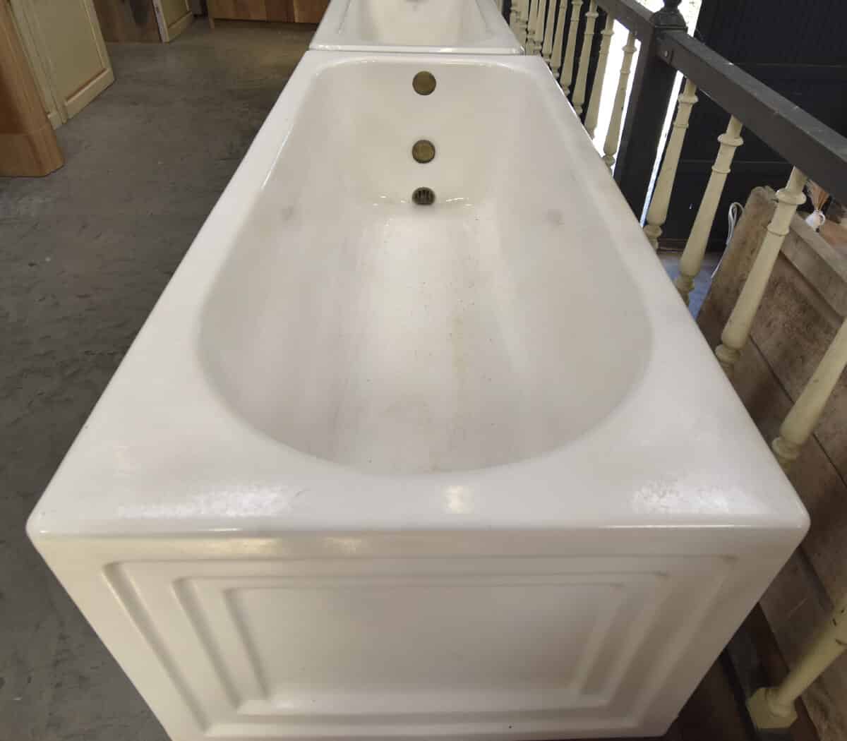 Oud-emaille-vrijstaand-bad