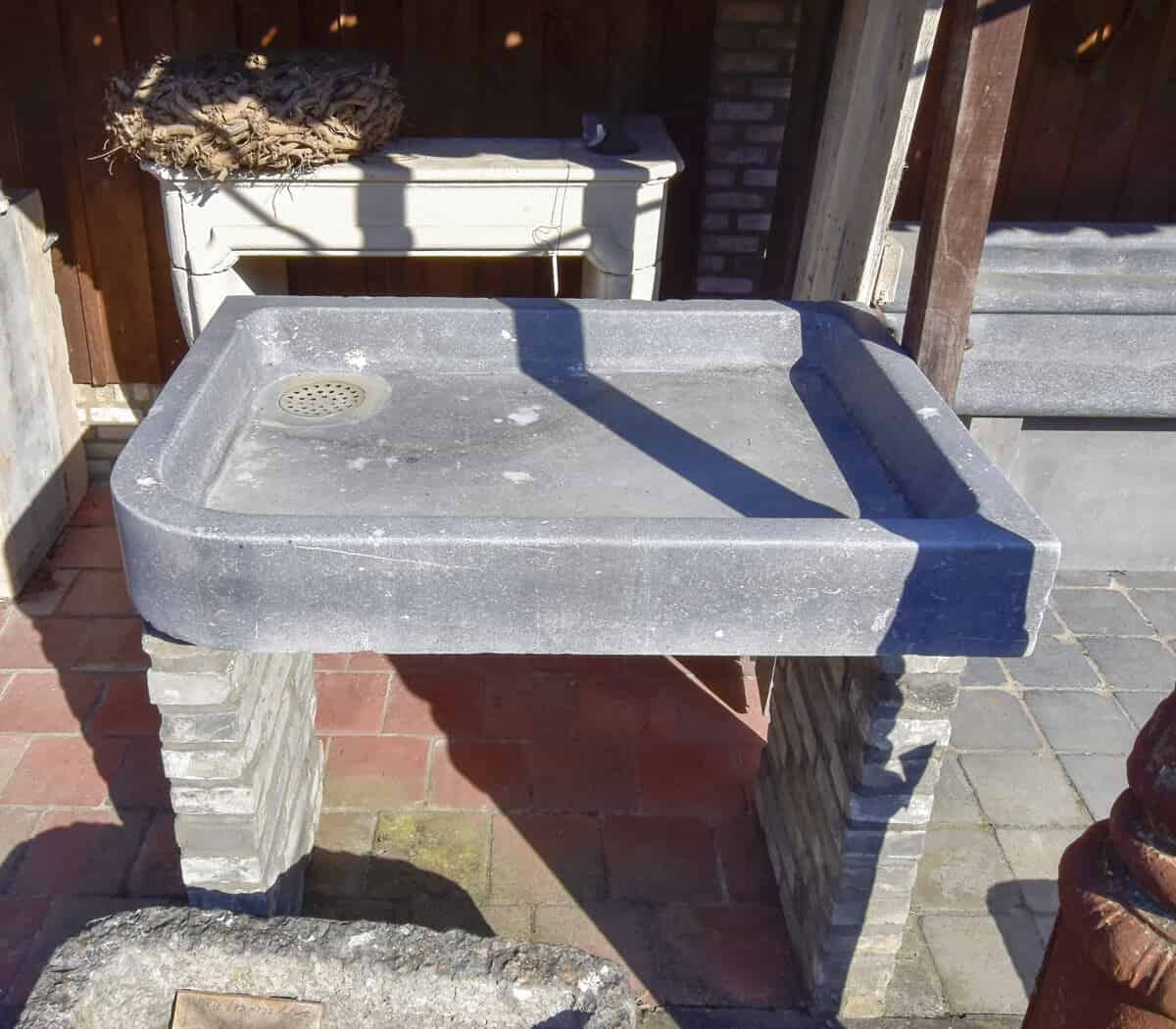 belgisch-hardstenen-wasbak-met-putje