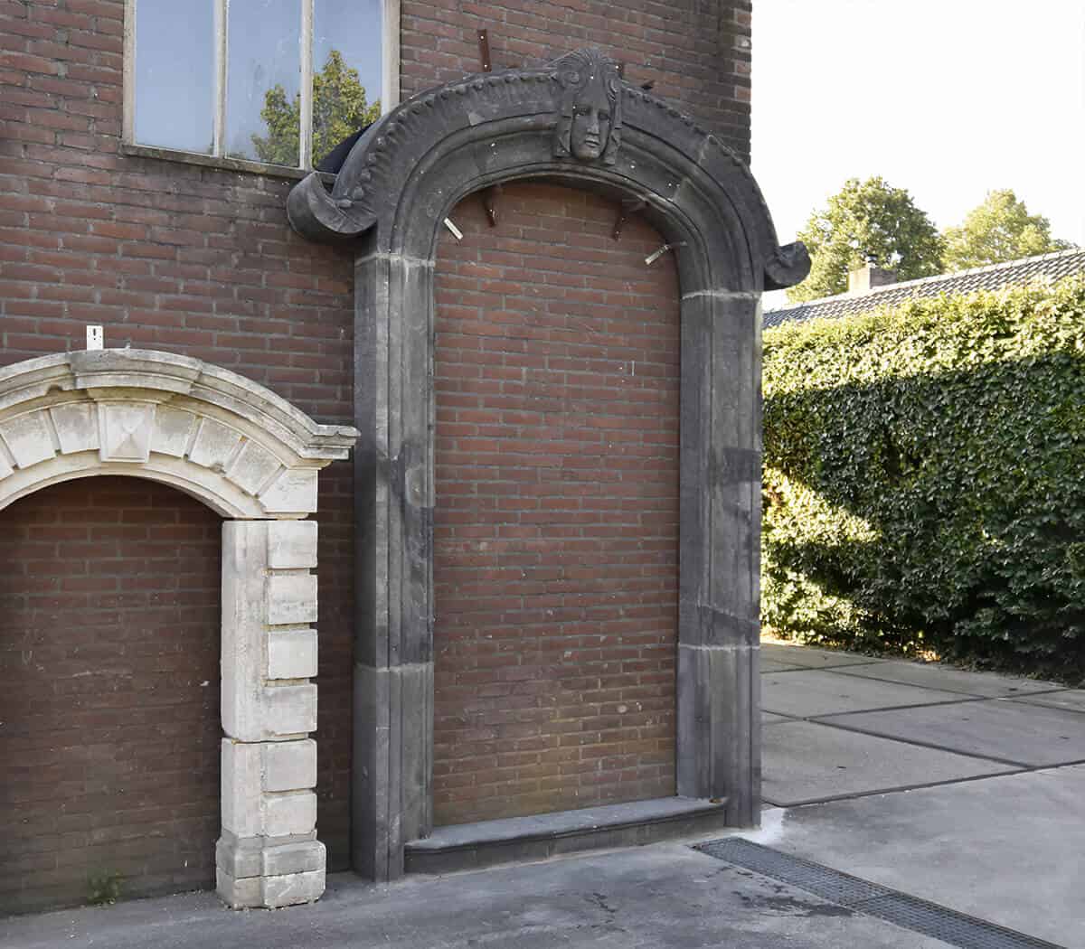 Belgisch-hardstenen-portiek