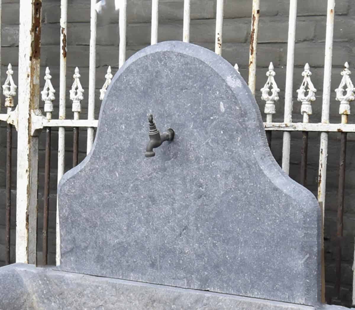 Natuurstenen-wandfontein