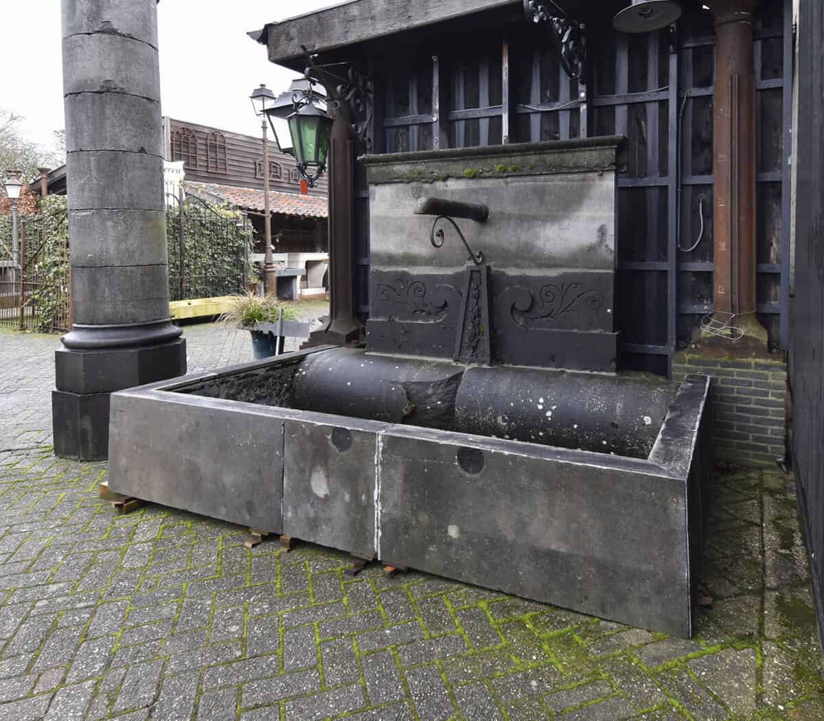 Grote-stenen-wandfontein