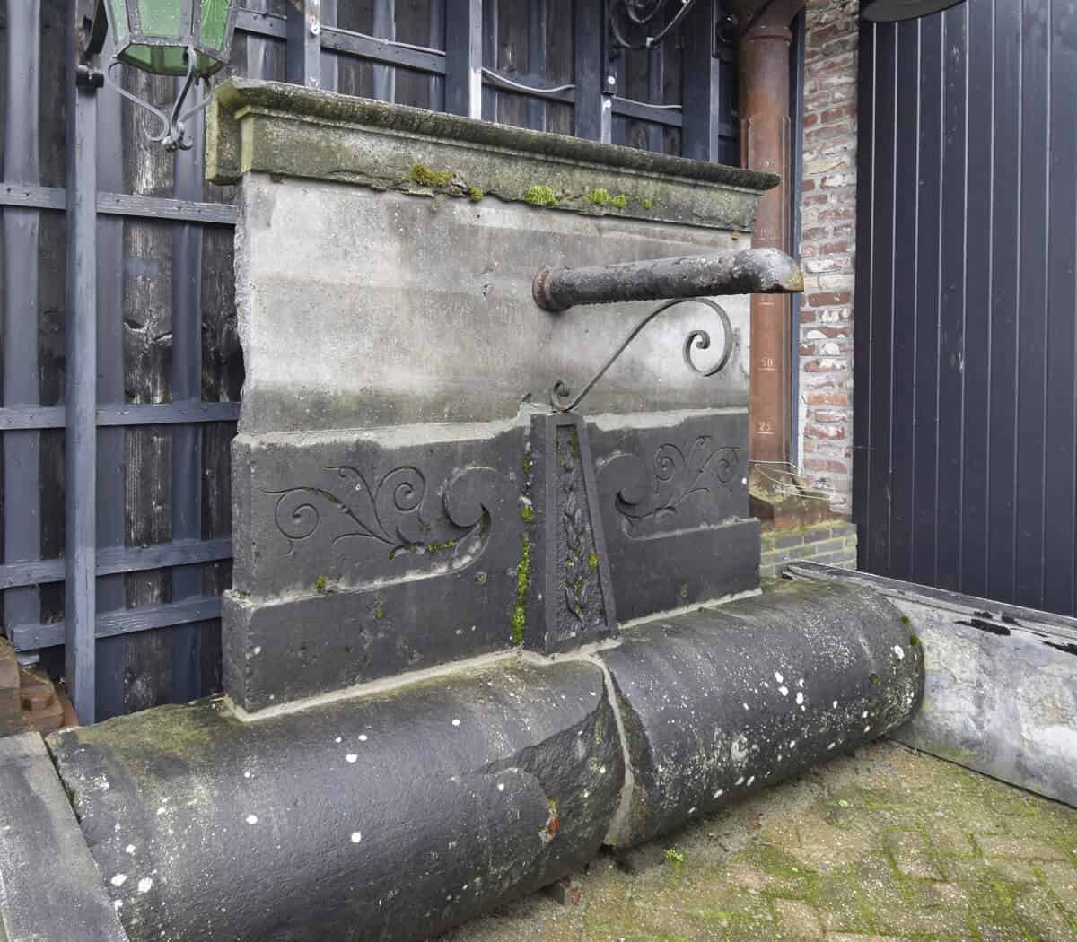 Grote-stenen-wandfontein