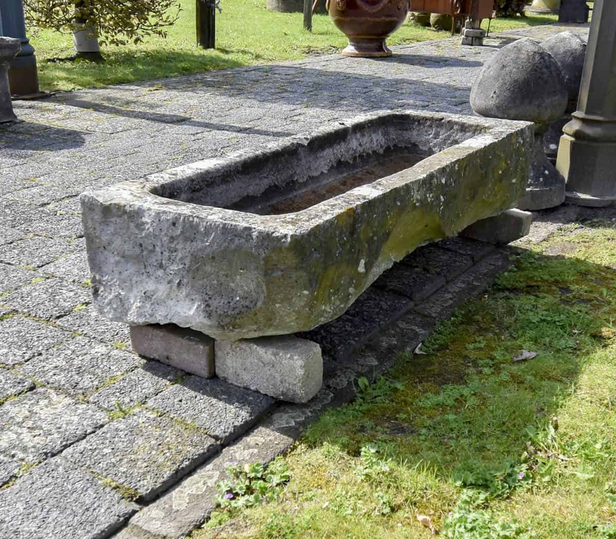 Hardstenen-trog