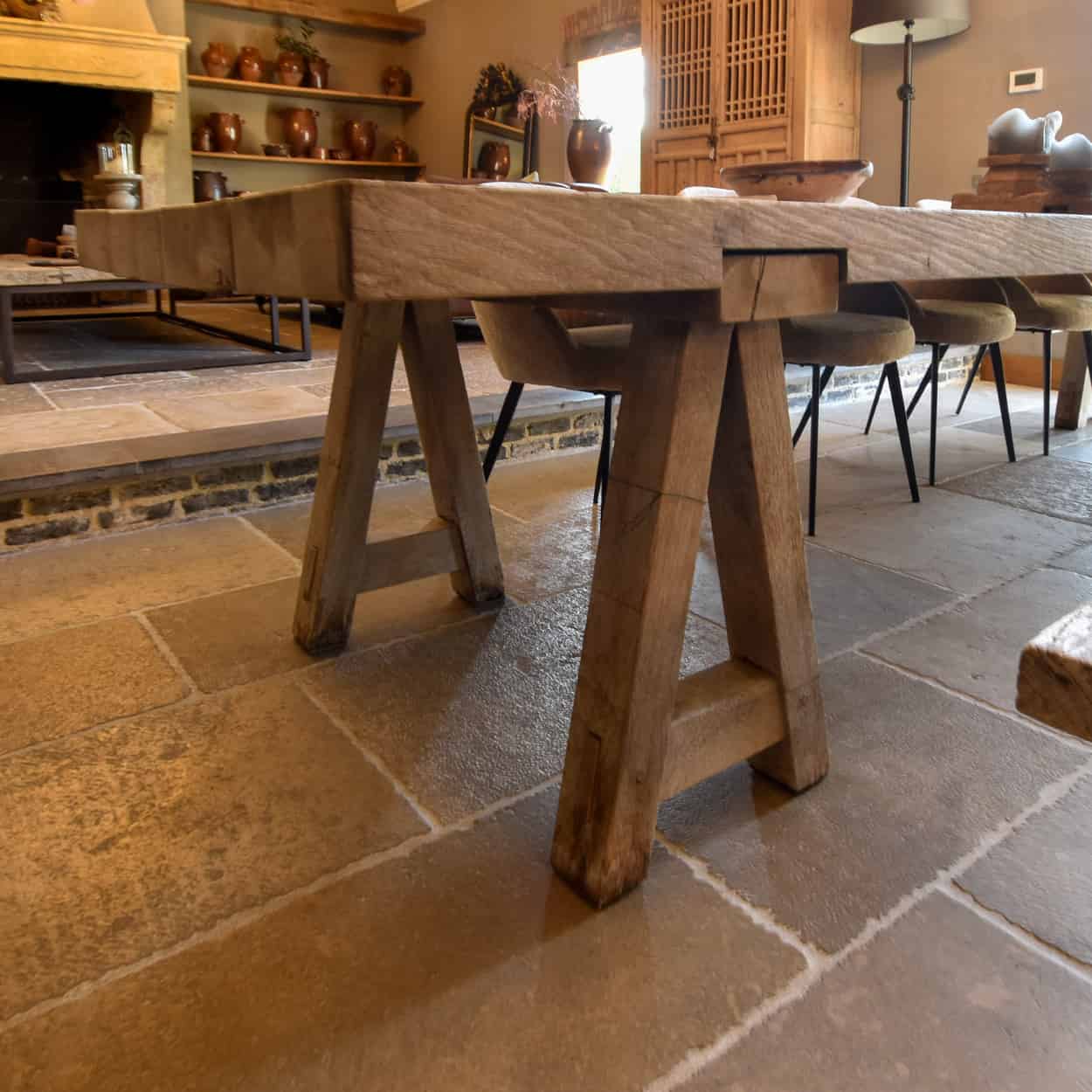 Grote-houten-Eetkamertafel
