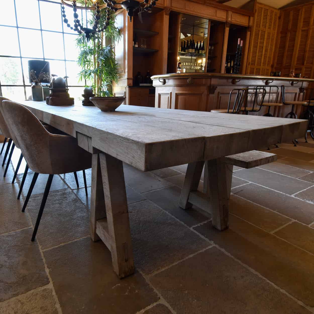 Grote-houten-Eetkamertafel
