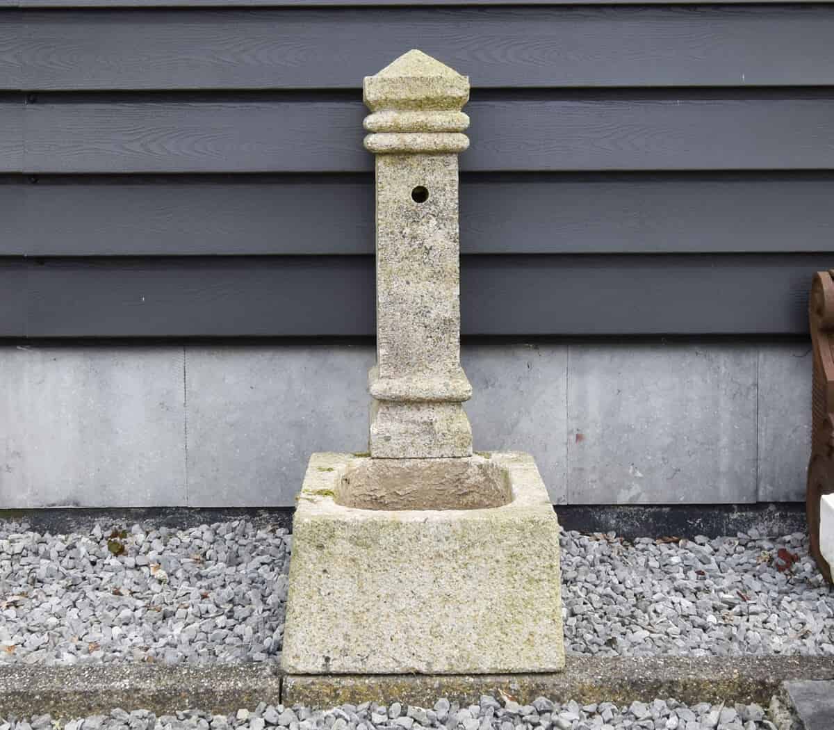 Kleine-granieten-fontein