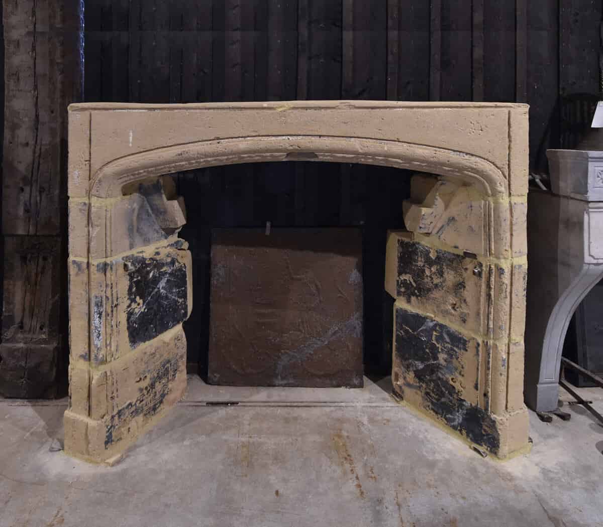 Zandstenen-voorzetschouw