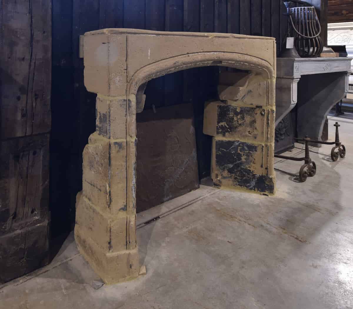 Zandstenen-voorzetschouw