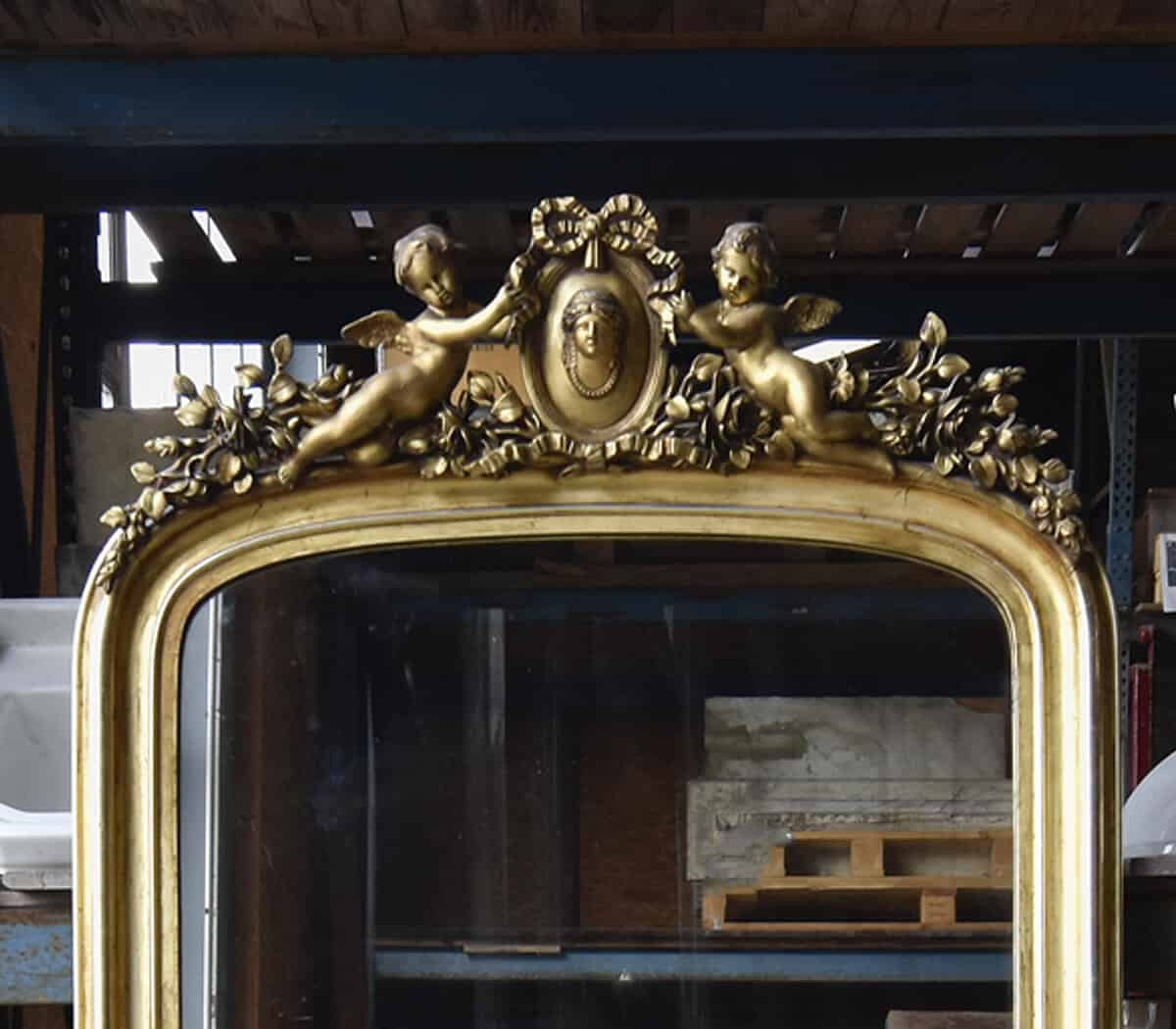 Antieke-spiegel-met-engeltjes