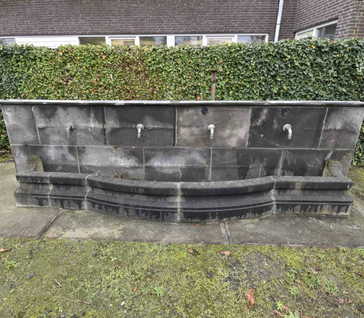 Grote-fontein-met-4-spuwers