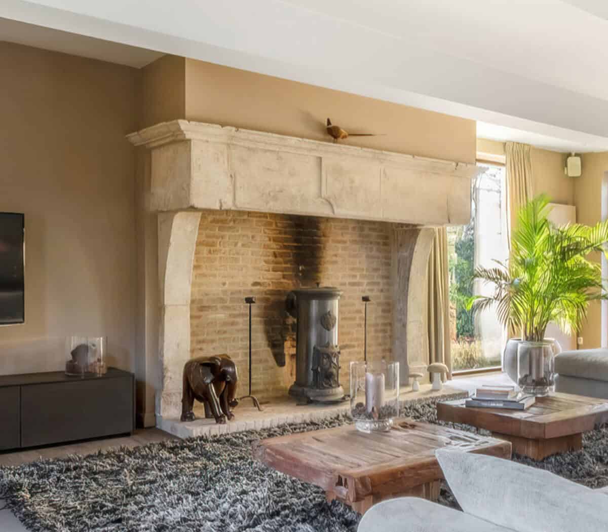 Franse-zandstenen-kasteelschouw