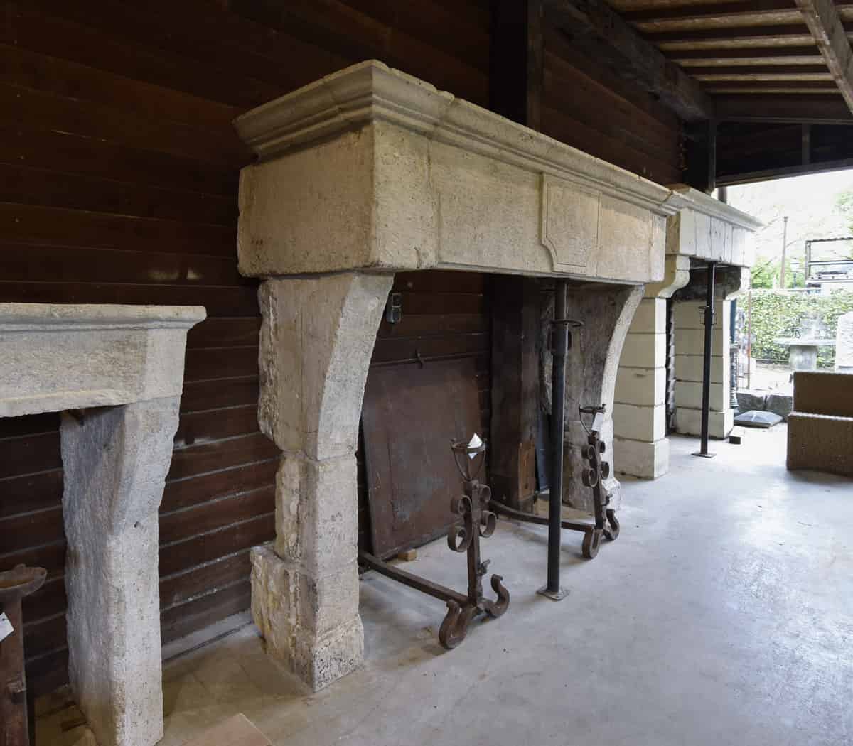 Franse-zandstenen-kasteelschouw