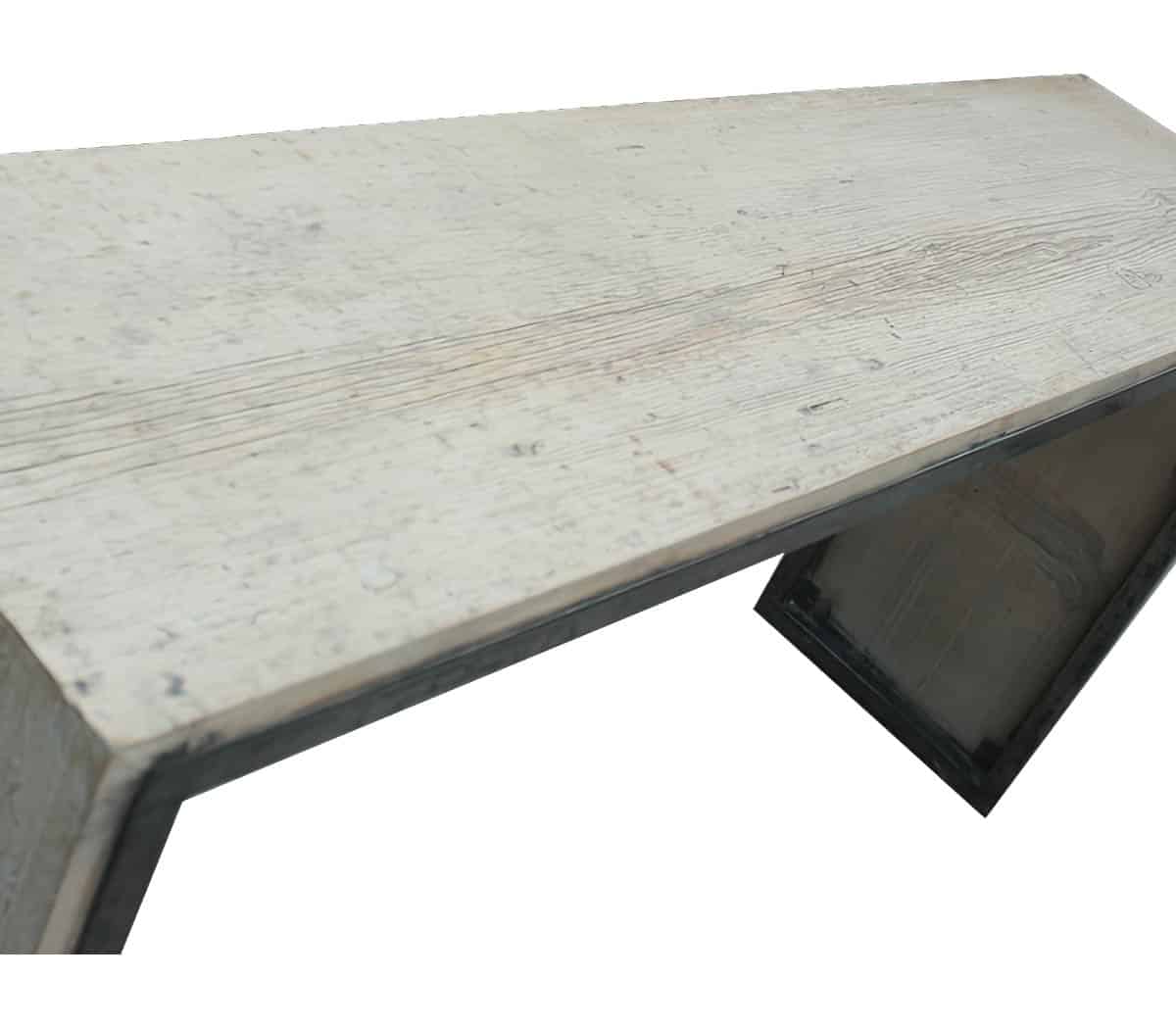 Wandtafel-met-ijzeren-onderstel
