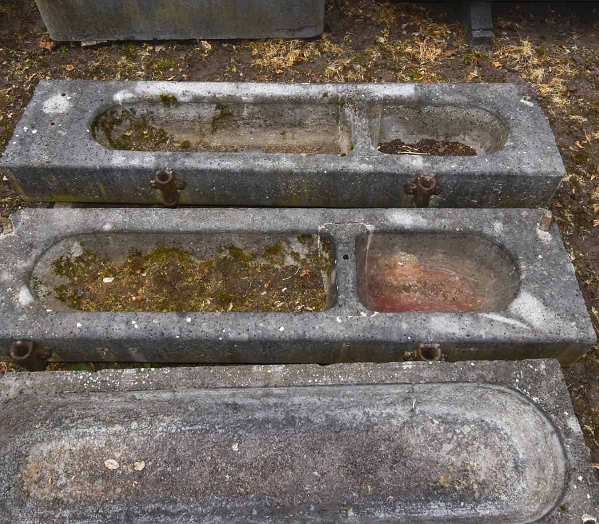 Hardstenen-dubbele-trog