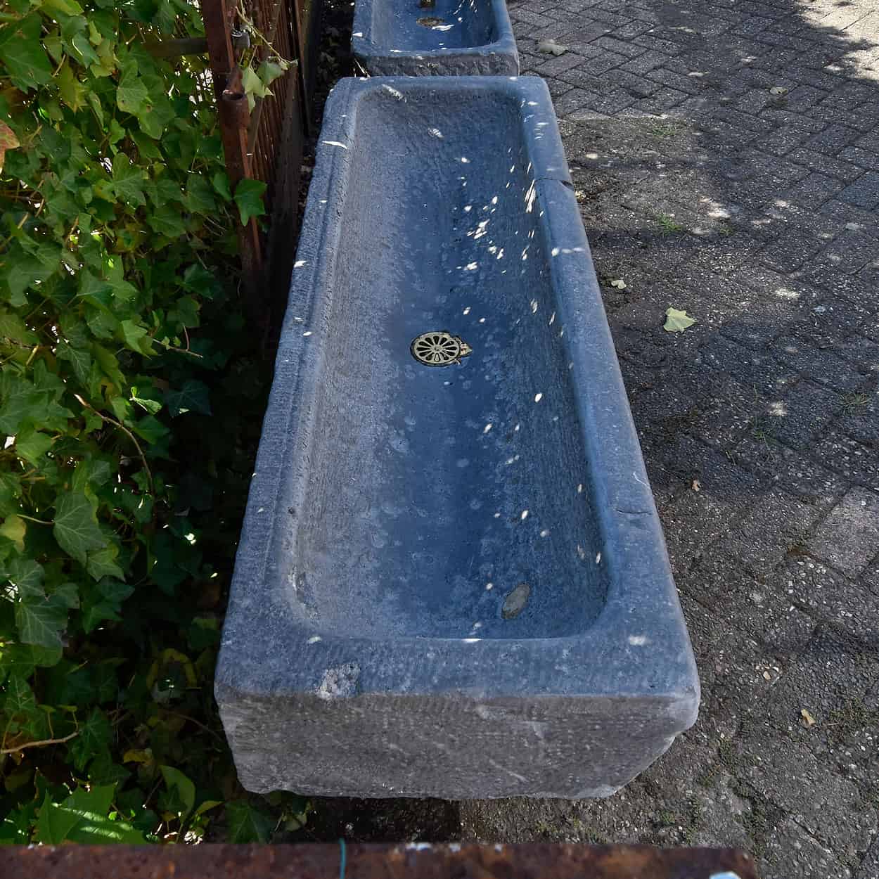 Hardstenen-trog