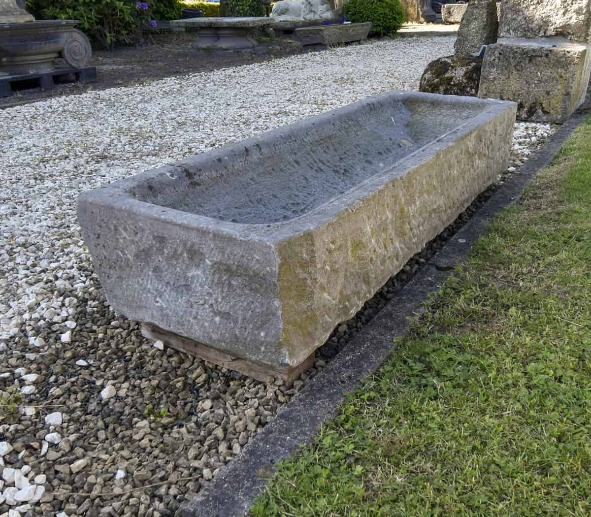 Hardstenen-trog