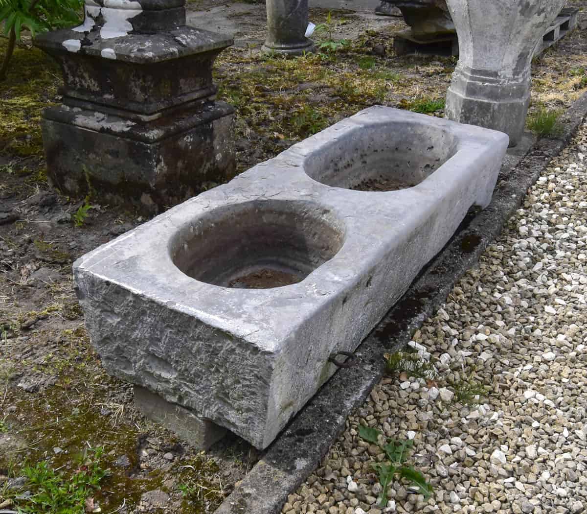 Hardstenen-trog