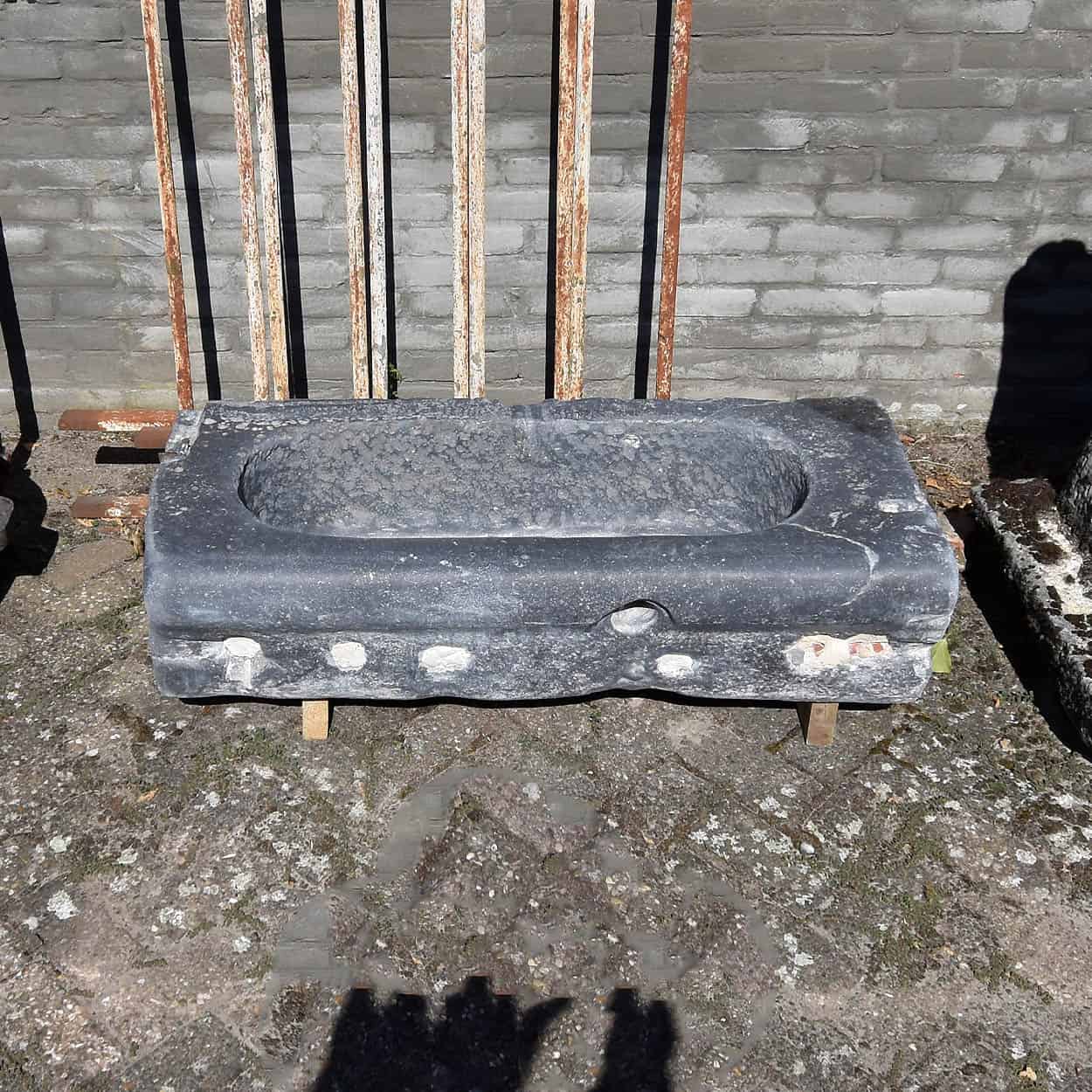 Oude-hardstenen-Trog-geborsteld