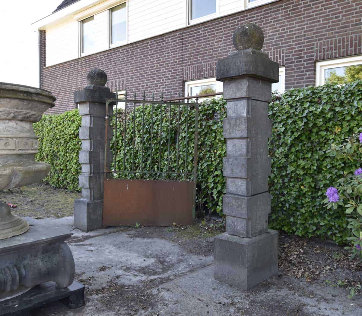 Set-van-2-hardstenen-poortpalen