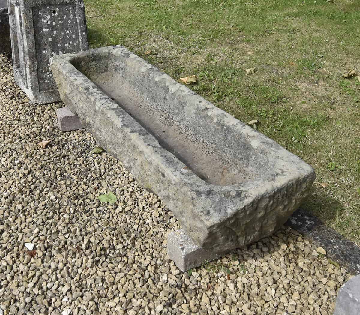 Hardstenen-trog