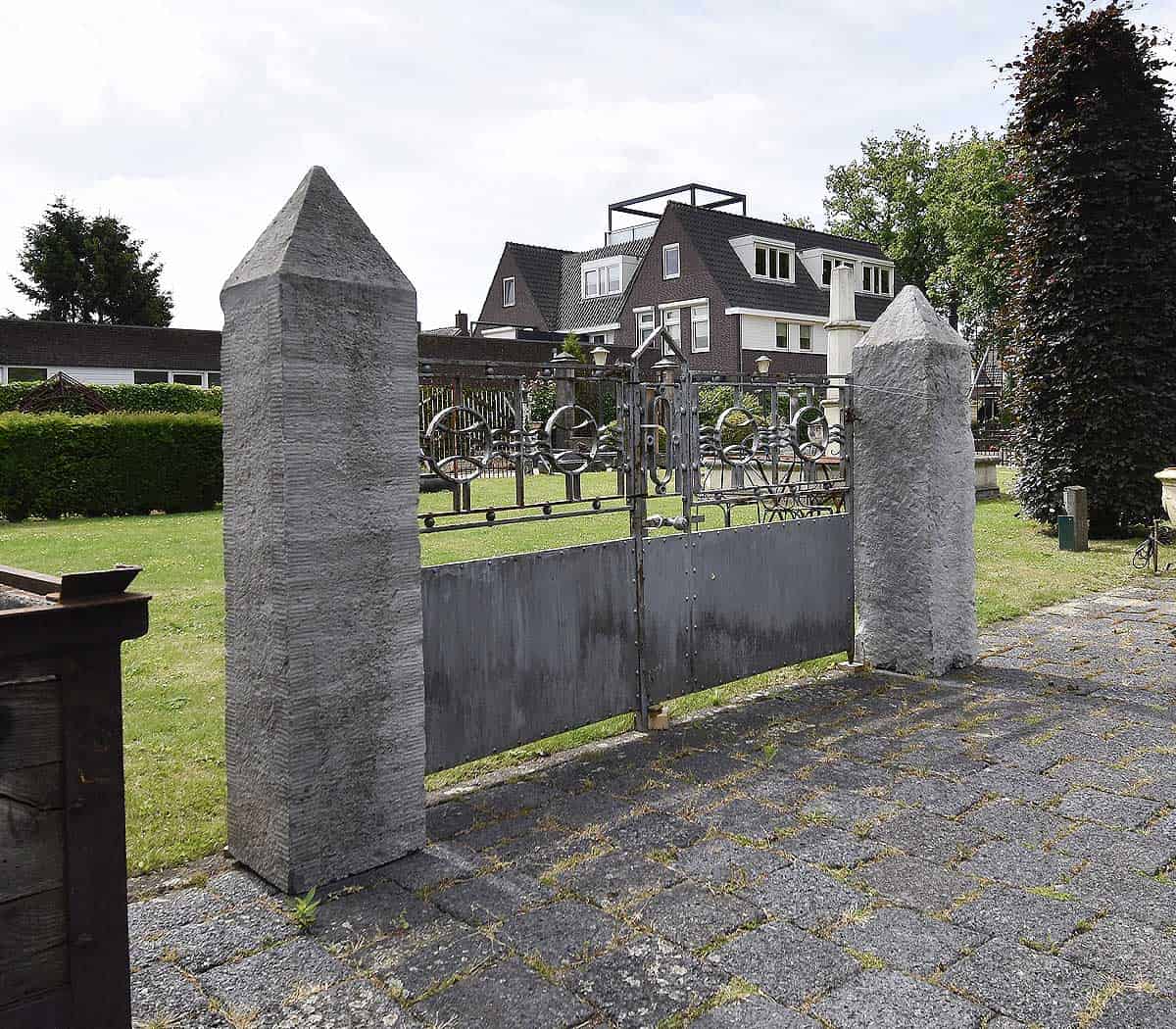 Zandstenen-poortpalen